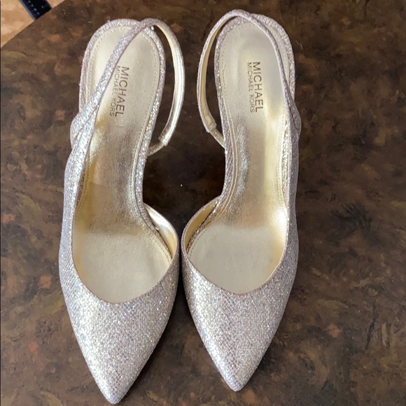 Gold Michael Kors pumps - Picture 6 of 6